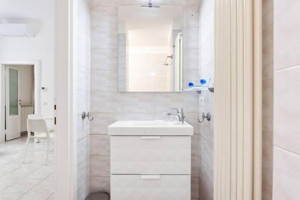 Isola And Zara Comfortable Apartment Милан Экстерьер фото