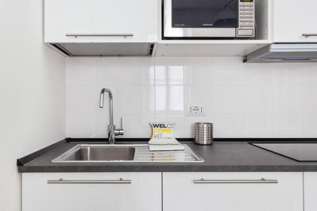 Isola And Zara Comfortable Apartment Милан Экстерьер фото