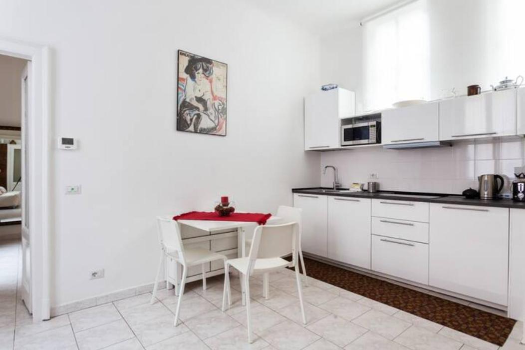 Isola And Zara Comfortable Apartment Милан Экстерьер фото